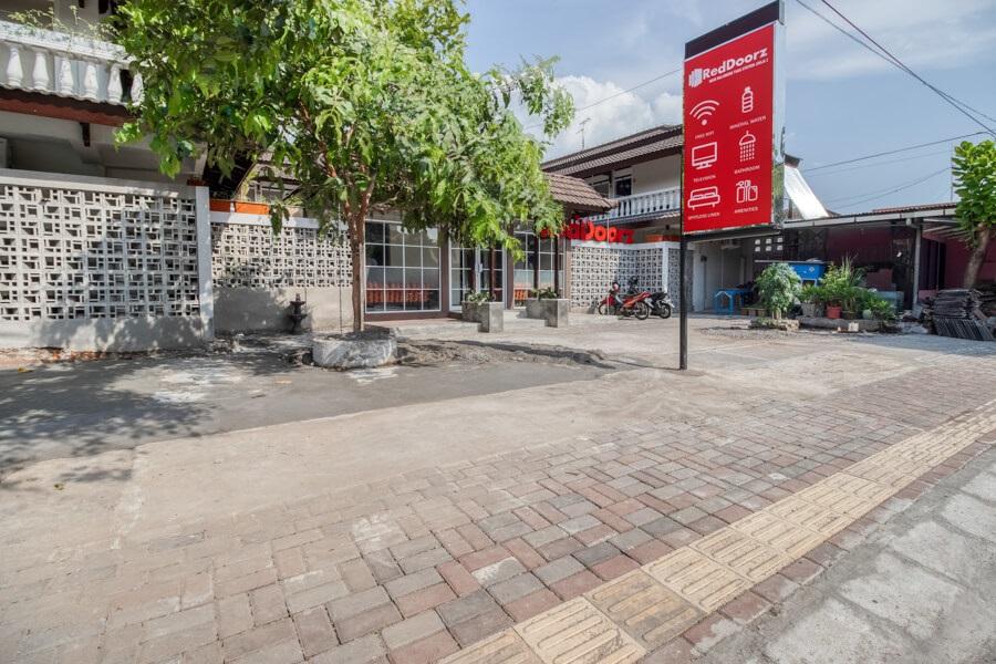 Hotel Reddoorz Near Malioboro Tugu Station Jogja Yogyakarta Exterior foto