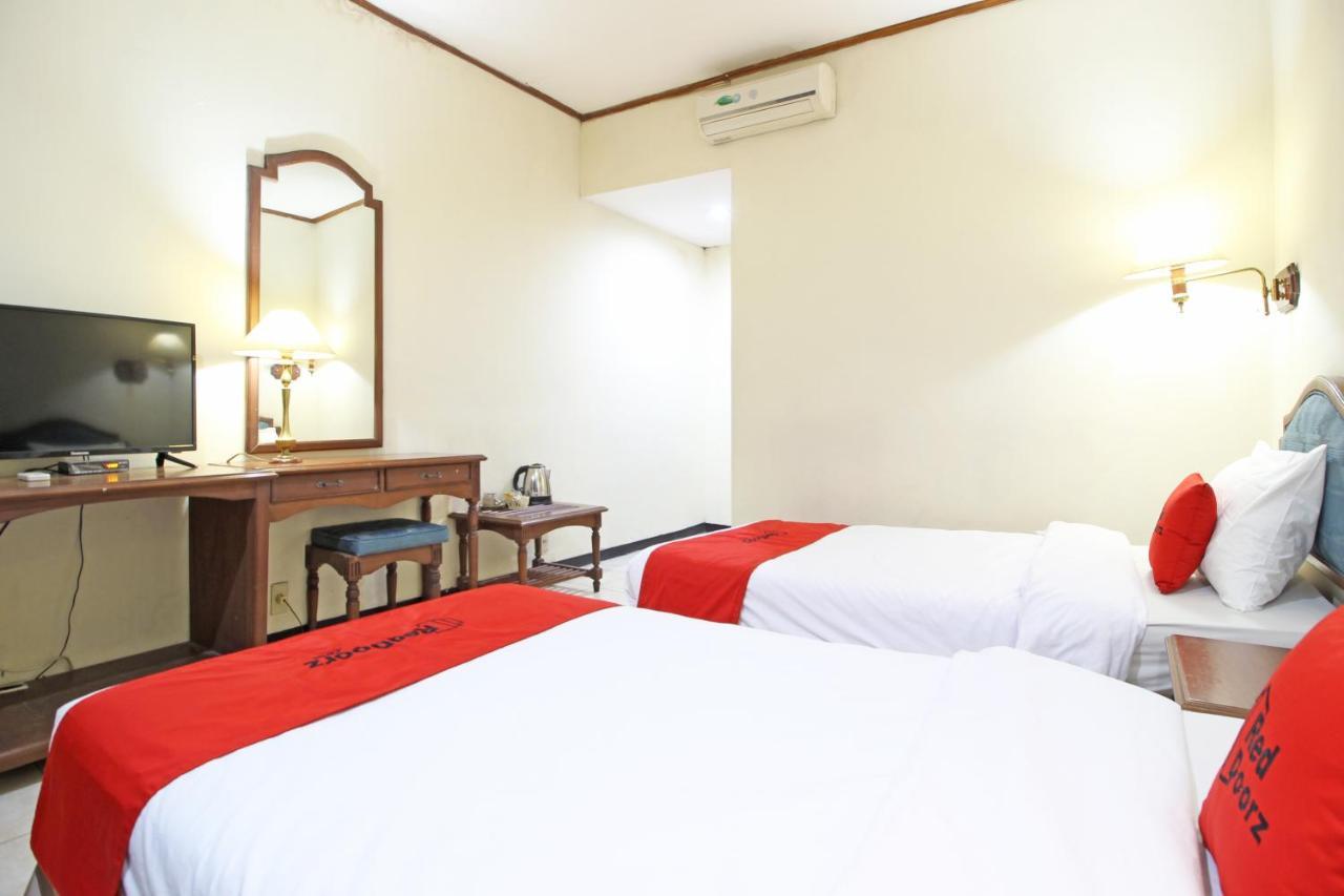 Hotel Reddoorz Near Malioboro Tugu Station Jogja Yogyakarta Exterior foto